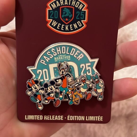 Disney Marathon Weekend pass-holder 2025 Pin - Picture 3 of 3